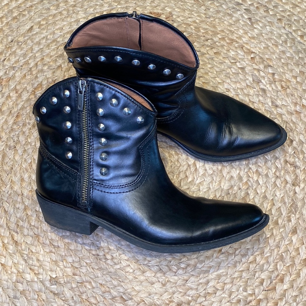 Lucky Brand Size 9M Black Leather Studded Pointed Toe Booties